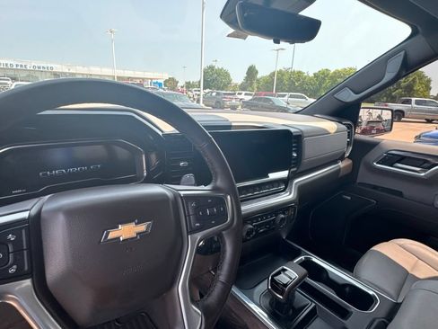 Used 2024 Chevrolet Silverado 1500 LTZ w/ Technology Package AWD/4WD image 15