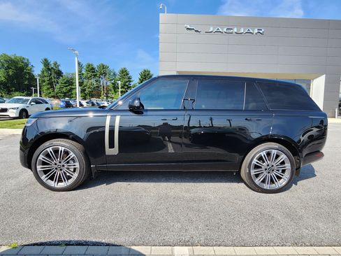 Used 2025 Land Rover Range Rover Long Wheelbase SE AWD/4WD image 5