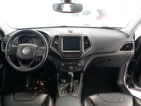 Used 2019 Jeep Cherokee Trailhawk w/ Cold Weather Group AWD/4WD image 15