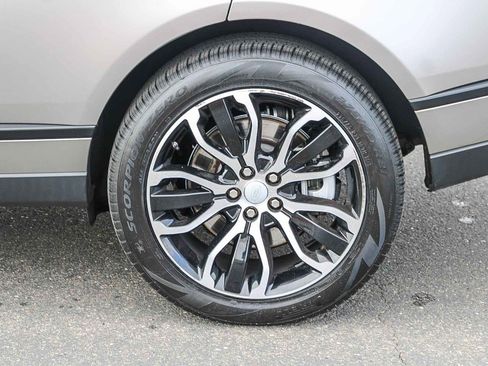 Used 2017 Land Rover Range Rover Long Wheelbase Autobiography image 10