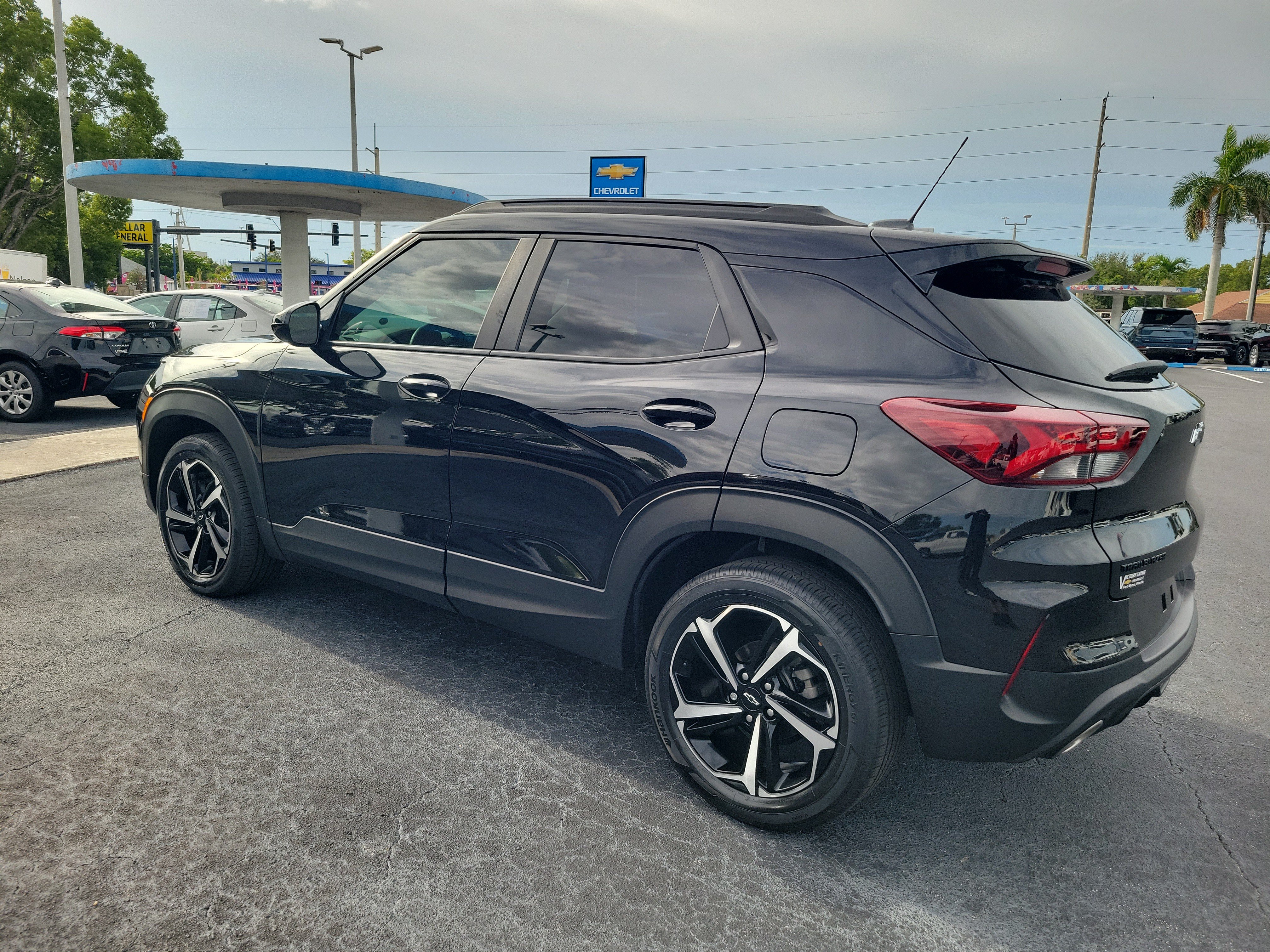 Used 2023 Chevrolet TrailBlazer RS w/ Convenience Package FWD image 3