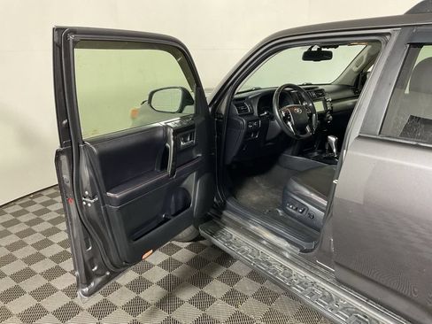 Used 2018 Toyota 4Runner TRD Off-Road AWD/4WD image 19