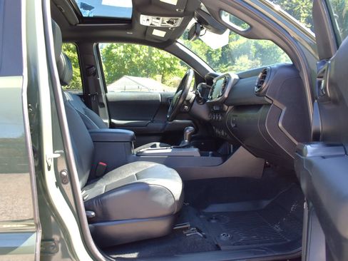 Used 2022 Toyota Tacoma TRD Off-Road w/ TRD Premium Off Road Package AWD/4WD image 63
