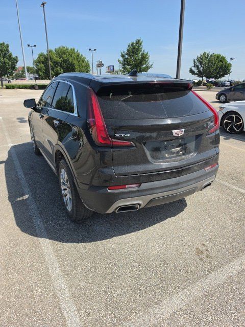 Used 2022 Cadillac XT4 Premium Luxury w/ Technology Package FWD image 8
