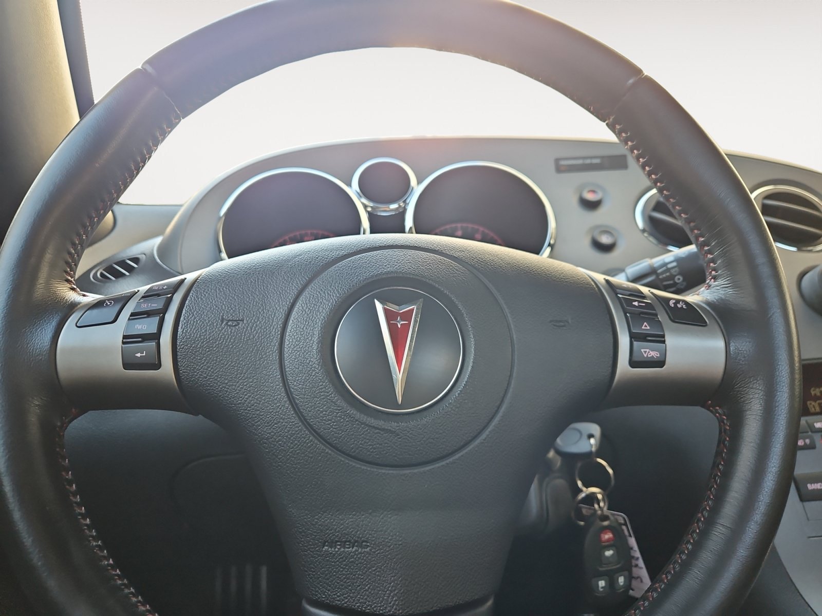 Used 2009 Pontiac Solstice GXP w/ Club Sport Package RWD image 12