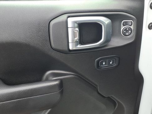 Certified 2024 Jeep Wrangler Rubicon image 4