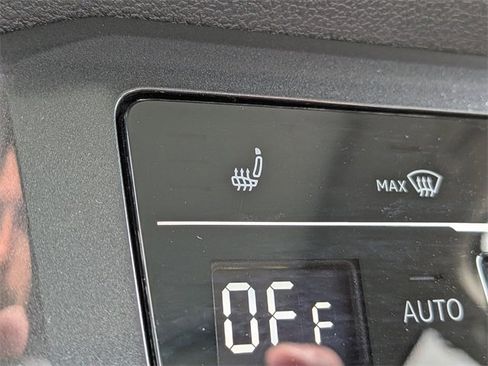 Certified 2023 Volkswagen Tiguan SE w/ Panoramic Sunroof Package image 24