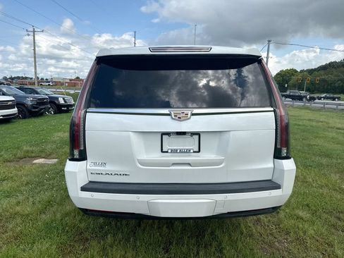 Used 2020 Cadillac Escalade ESV Premium Luxury AWD/4WD image 11
