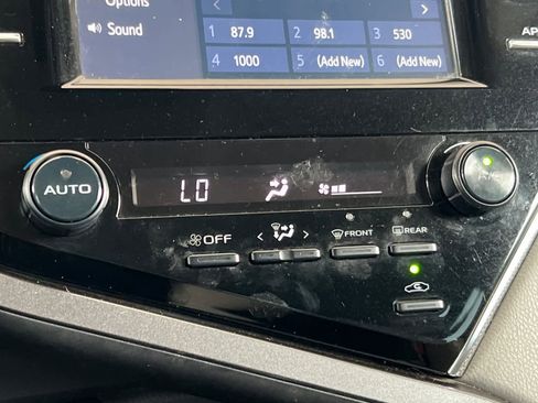 Used 2018 Toyota Camry SE FWD image 20