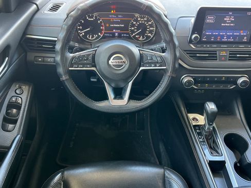 Used 2020 Nissan Altima 2.5 SR w/ Premium Package FWD image 16
