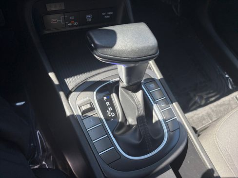 Used 2025 Hyundai Kona SEL AWD/4WD image 16
