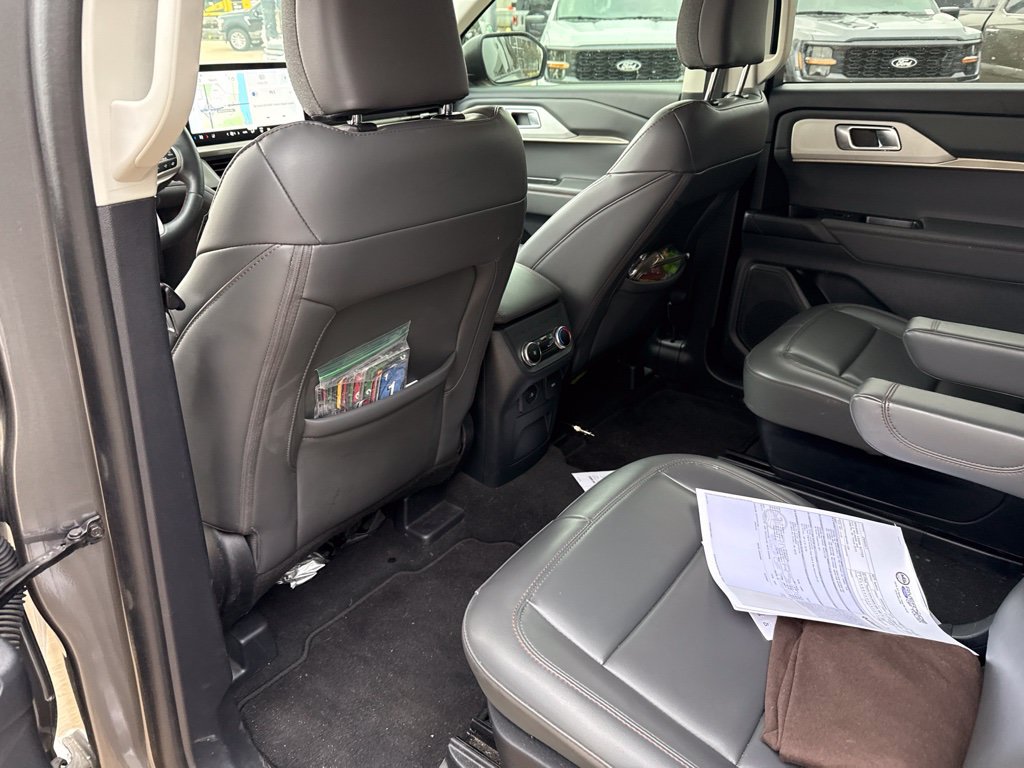 Used 2025 Ford Explorer Active w/ Active Comfort Package AWD/4WD image 15