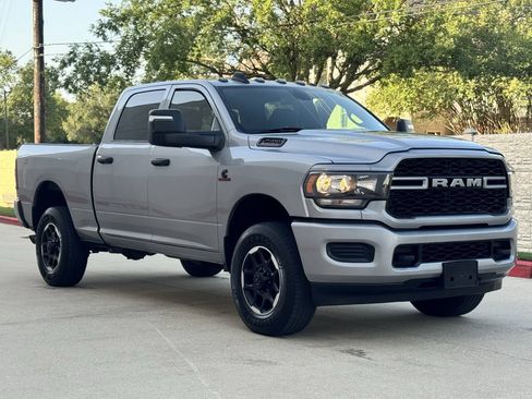 Used 2024 RAM 2500 Tradesman w/ Chrome Appearance Group AWD/4WD image 7