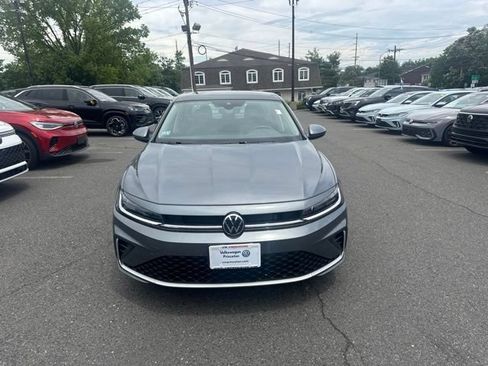 Used 2025 Volkswagen Jetta SE w/ Sunroof Package FWD image 2