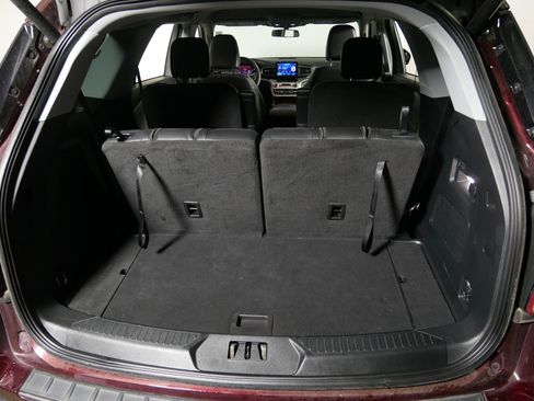 Used 2022 Ford Explorer XLT w/ Equipment Group 202A image 18