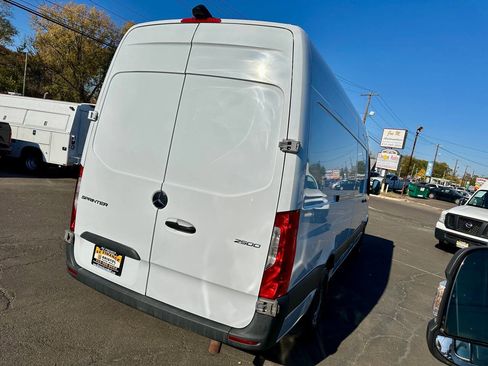 Used 2023 Mercedes-Benz Sprinter 2500 image 6