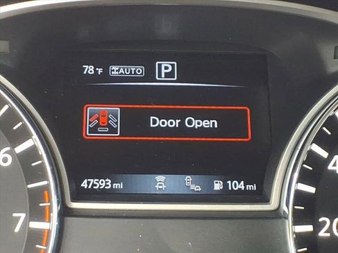 Used 2019 Nissan Pathfinder Platinum image 12