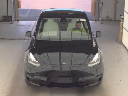 Used 2021 Tesla Model Y Long Range AWD/4WD image 2
