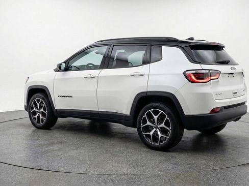 Used 2025 Jeep Compass Limited image 6