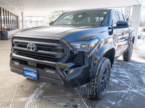 Used 2025 Toyota Tacoma SR5 image 3