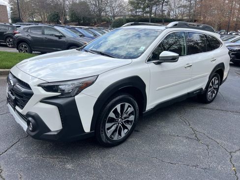 Used 2023 Subaru Outback Touring image 3