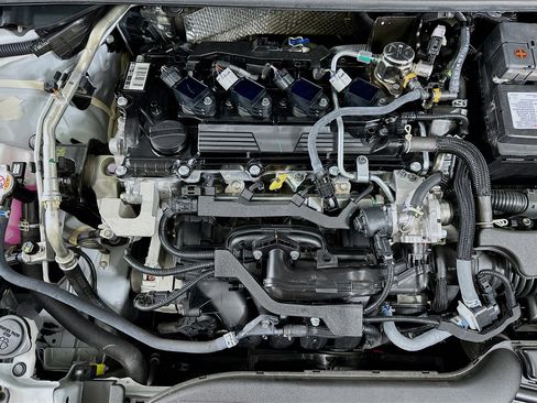 Used 2025 Toyota Corolla LE image 31