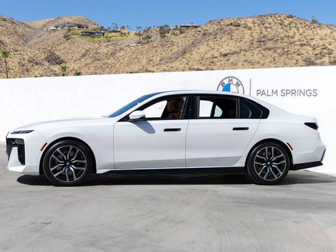 Used 2023 BMW 740i RWD image 3