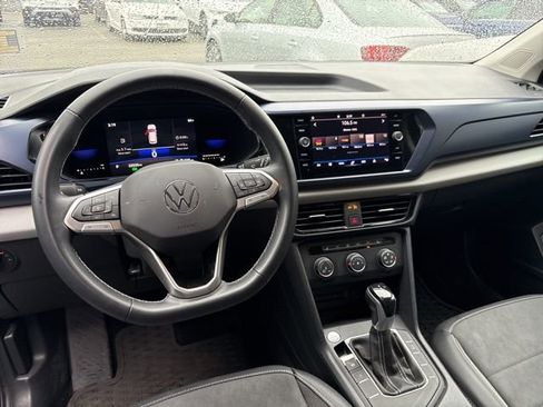 Certified 2022 Volkswagen Taos SE image 6