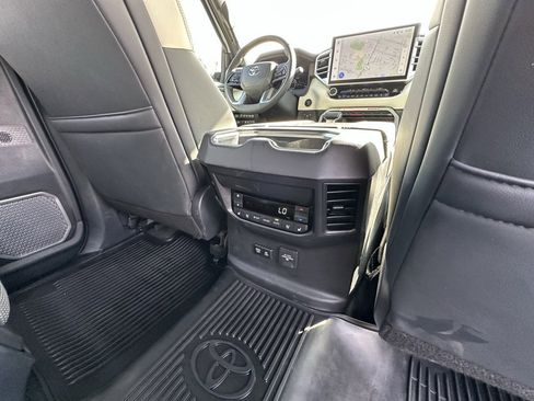 Used 2025 Toyota Sequoia Capstone image 26