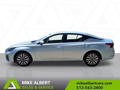 Used 2023 Nissan Altima 2.5 SV w/ SV Premium Package FWD image 4