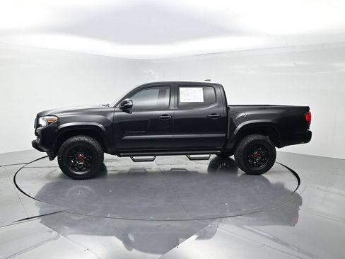 Used 2022 Toyota Tacoma SR5 w/ Technology Package RWD image 3