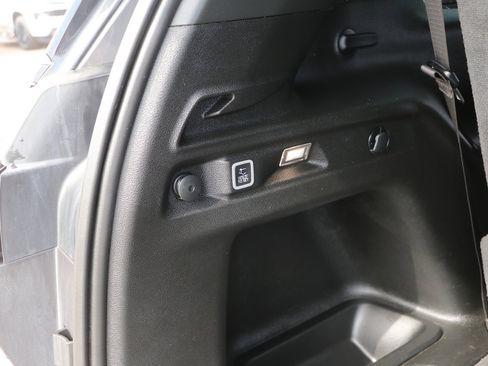 Used 2022 Jeep Grand Cherokee L Laredo AWD/4WD image 31