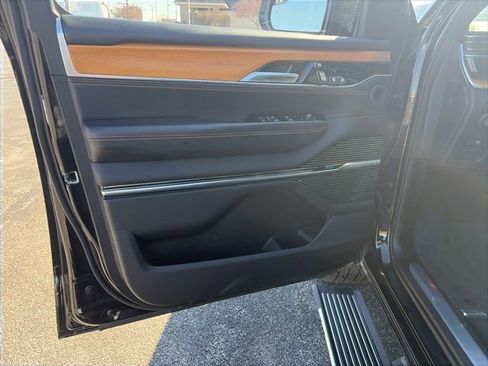 Certified 2022 Jeep Grand Wagoneer Series III AWD/4WD image 17