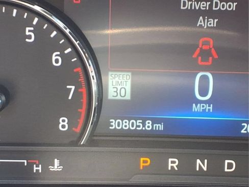 Used 2023 Ford Explorer XLT w/ Equipment Group 202A AWD/4WD image 32
