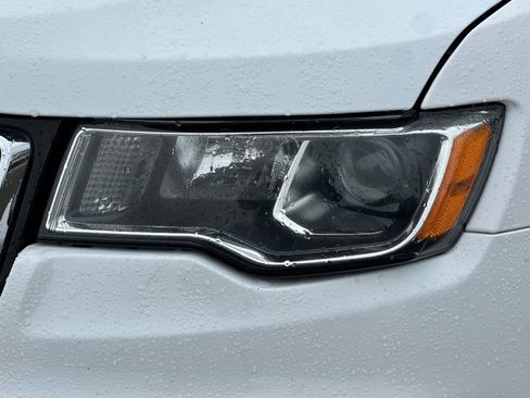 Used 2018 Jeep Grand Cherokee Limited image 52