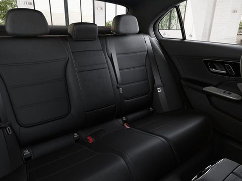 Used 2025 Mercedes-Benz C 300 Sedan image 40