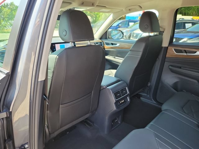 Used 2025 Volkswagen Atlas SE FWD image 13
