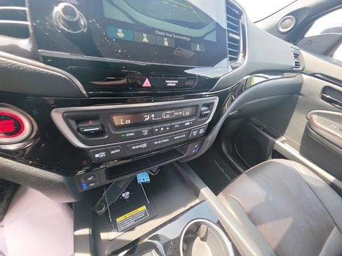 Certified 2025 Honda Passport Black Edition image 22