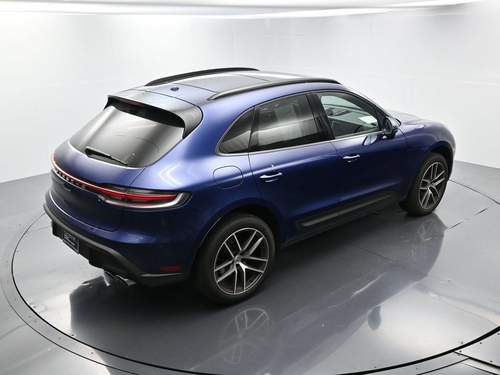 Certified 2024 Porsche Macan AWD/4WD image 38