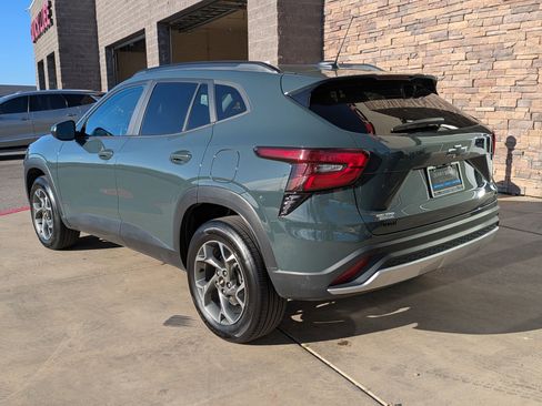 Certified 2025 Chevrolet Trax LT w/ Driver Confidence Package image 4