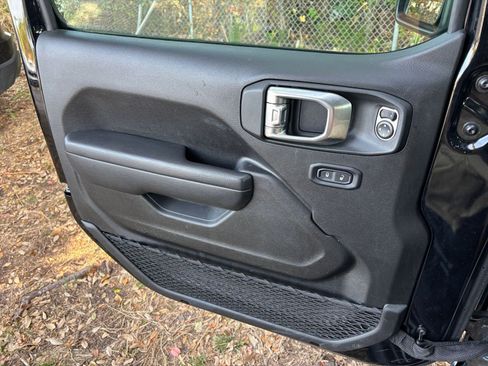 Used 2025 Jeep Wrangler Unlimited Rubicon image 20