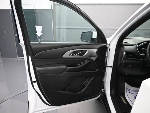 Used 2023 Chevrolet Traverse LT FWD image 9