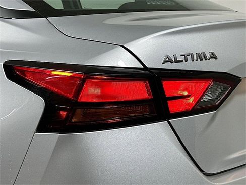 Used 2024 Nissan Altima 2.5 SV image 31