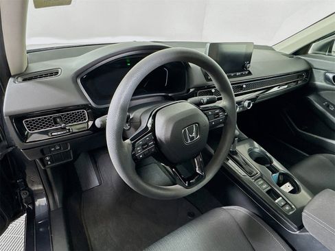 Used 2022 Honda Civic LX image 9