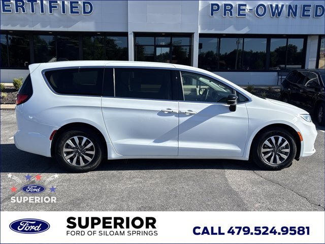 Used 2024 Chrysler Pacifica Limited FWD image 2