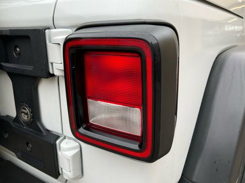 Used 2023 Jeep Wrangler Unlimited Sport image 31