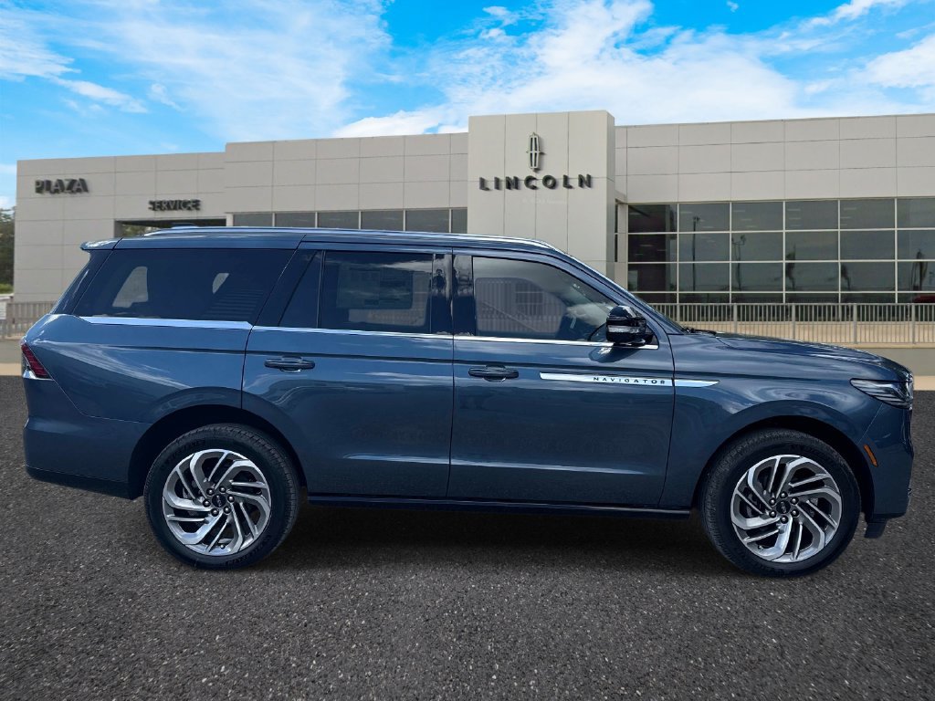 New 2027 Lincoln Navigator Reserve AWD/4WD image 2