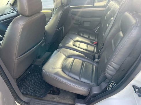 Used 2003 Ford Explorer XLT image 6