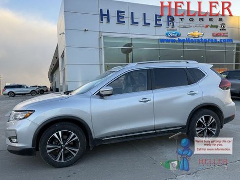 Used 2018 Nissan Rogue SL w/ Premium Package image 1