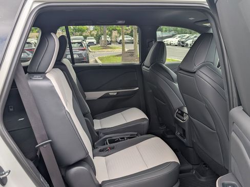 New 2026 Lexus TX 500h AWD image 9
